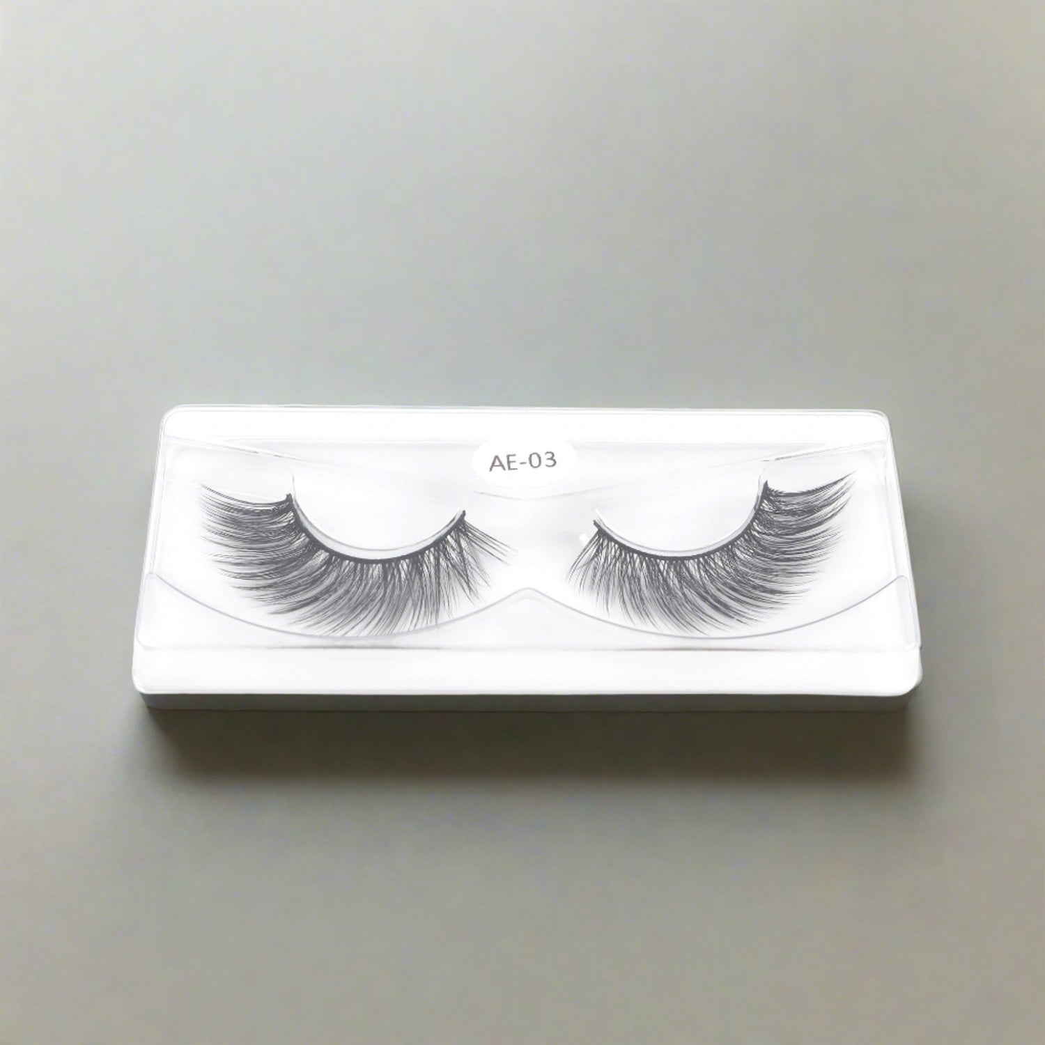 Natural-looking vegan false eyelashes from More Lips